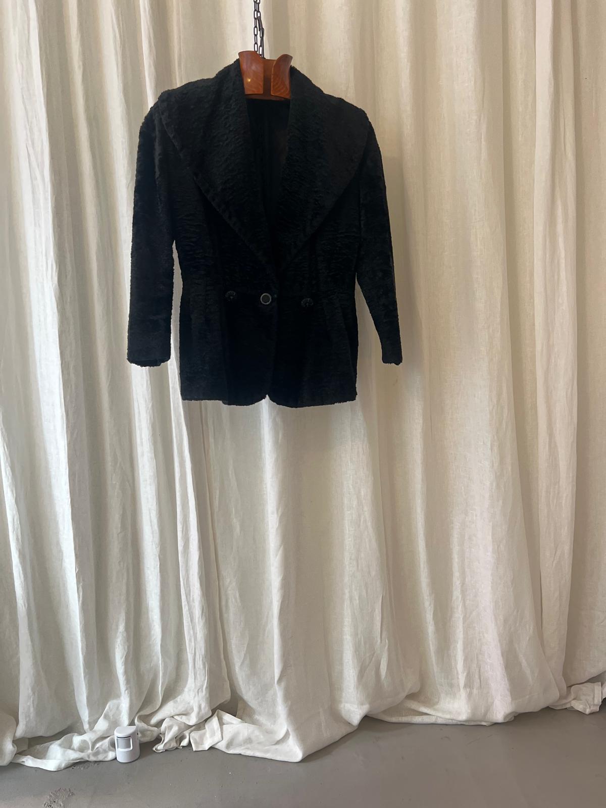 Pianoforte di MaxMara – Black Textured Plush Jacket with Sculpted Buttons