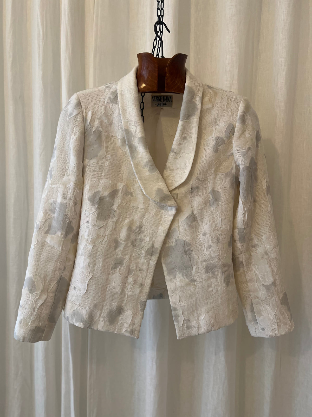 Serge Dana by Artal Vintage Textured Floral Jacquard Blazer – Off-White, Silver